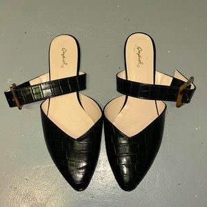 Nice pair of Qupid flats